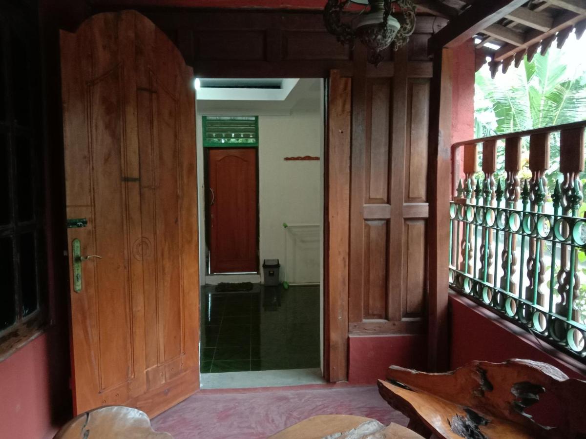 Hotel Rumah Ukhi Yogyakarta Exterior foto