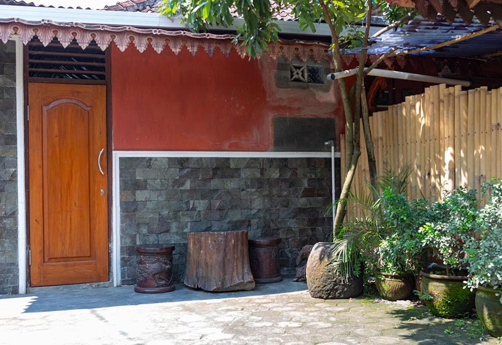 Rumah Ukhi Guest House Cebongan Exterior foto
