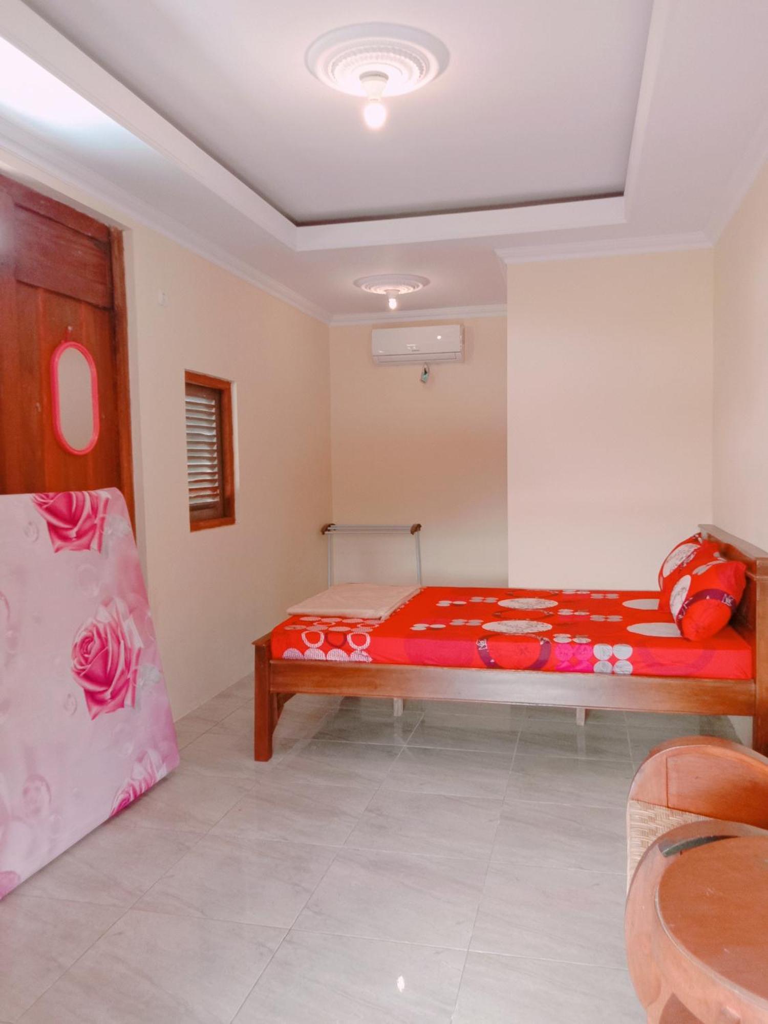 Rumah Ukhi Guest House Cebongan Exterior foto