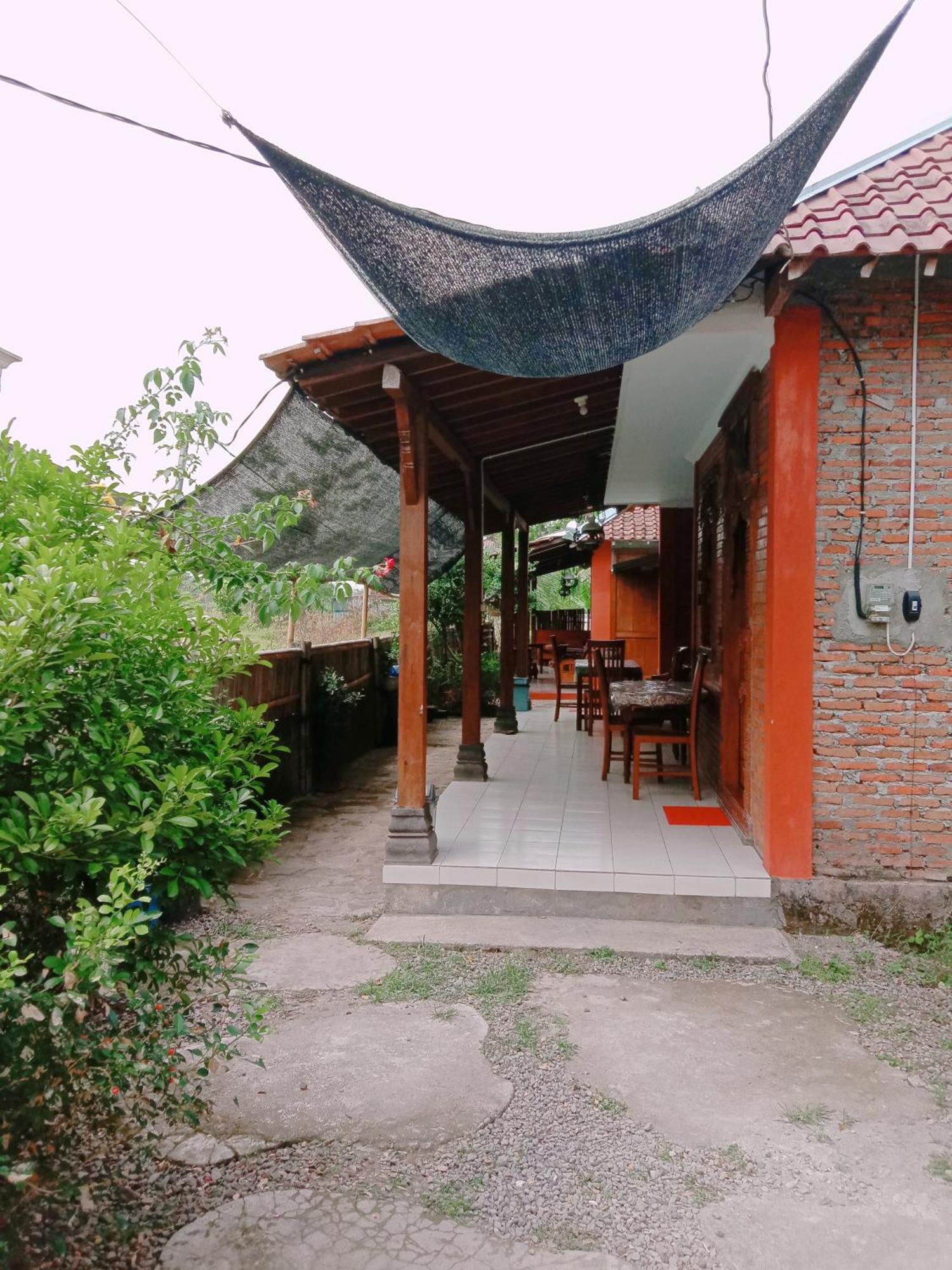 Hotel Rumah Ukhi Yogyakarta Exterior foto