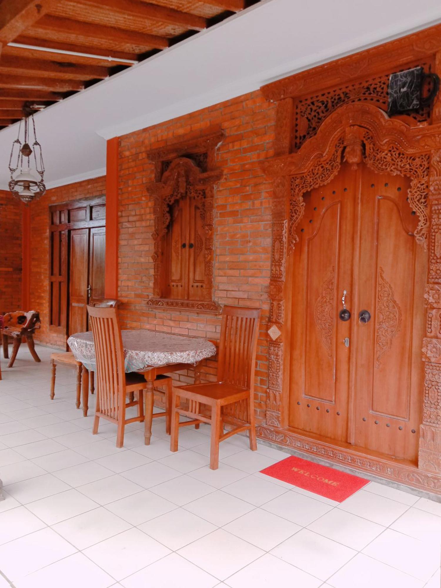 Hotel Rumah Ukhi Yogyakarta Exterior foto