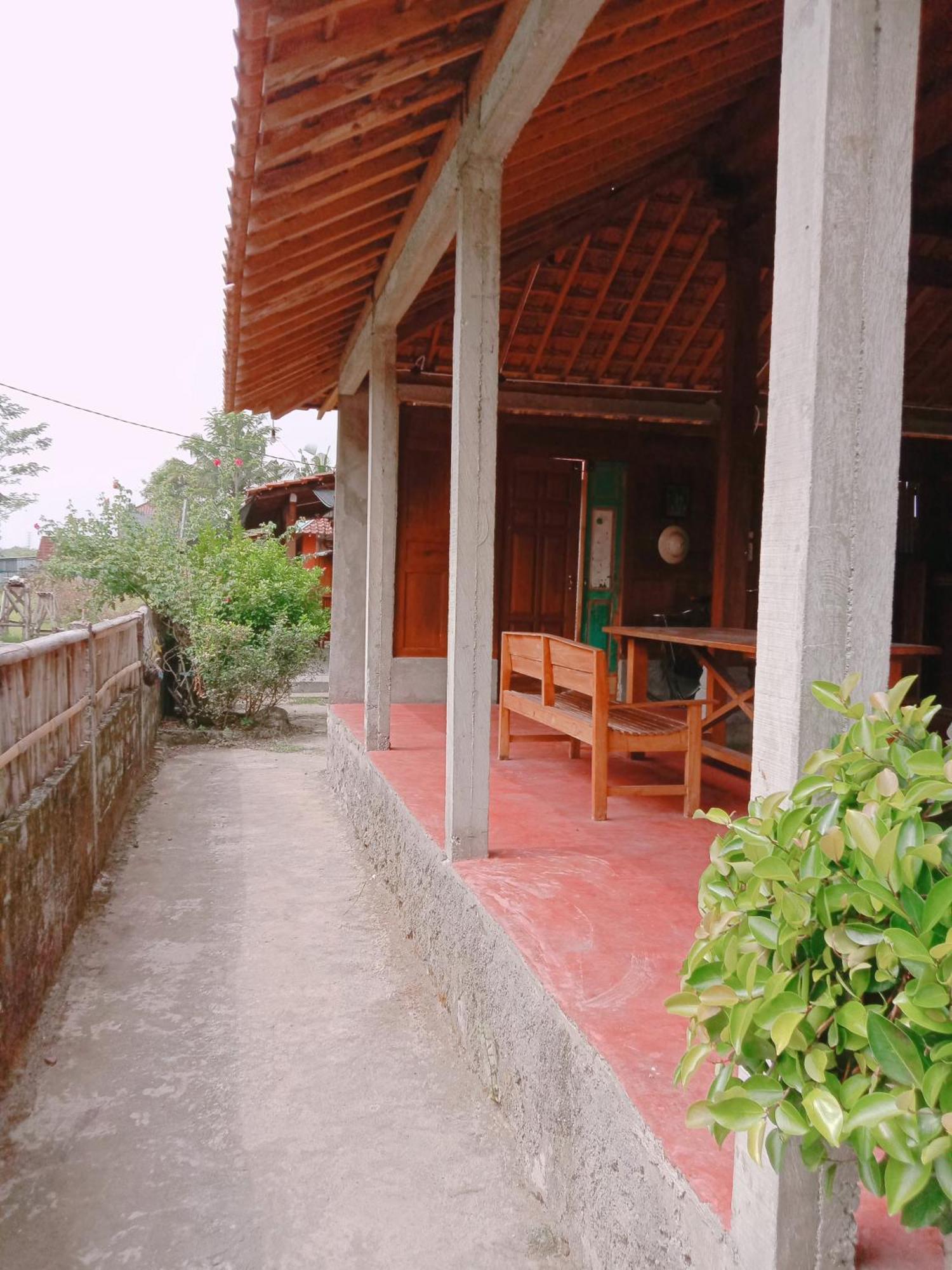 Hotel Rumah Ukhi Yogyakarta Exterior foto