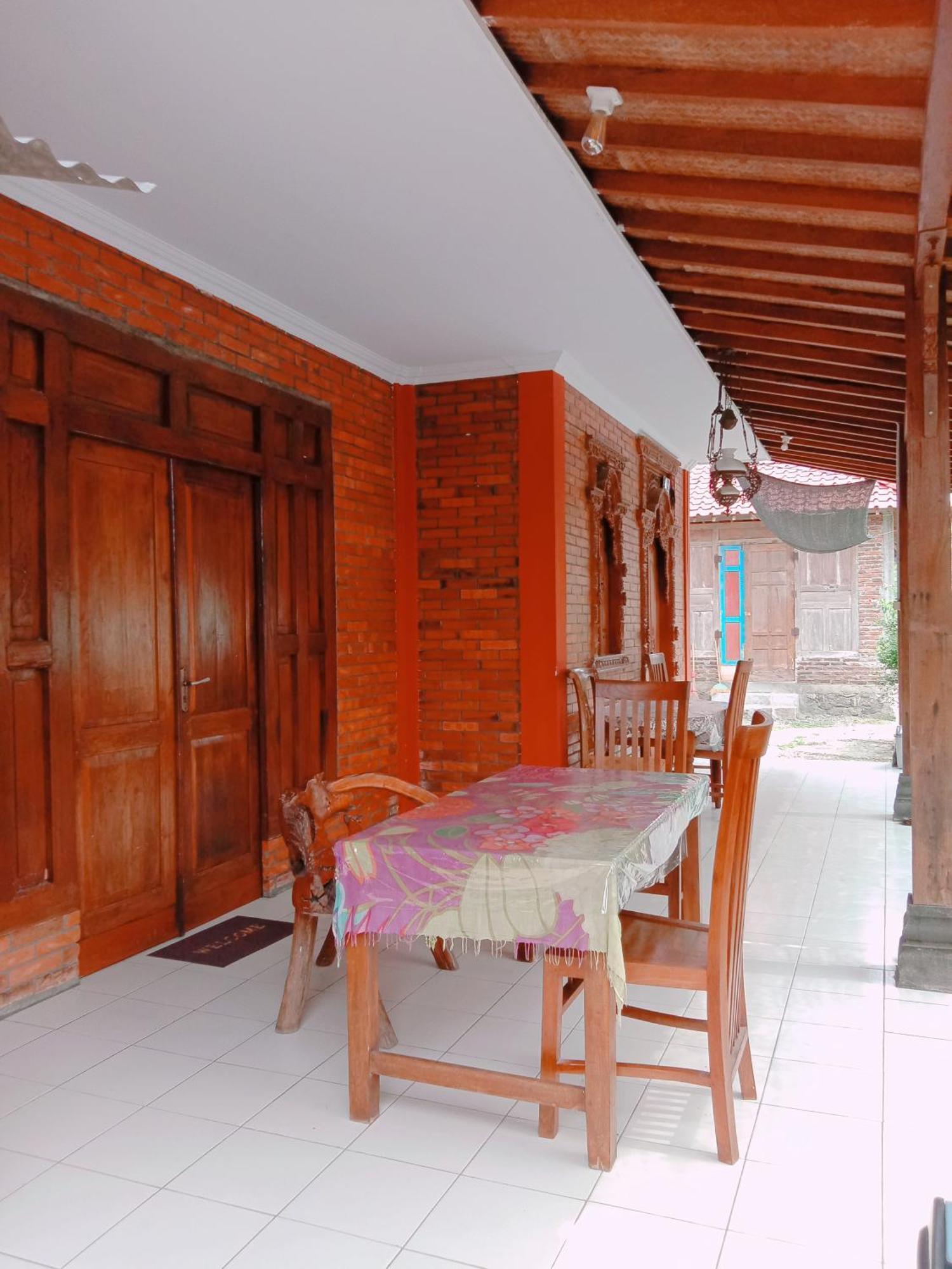 Hotel Rumah Ukhi Yogyakarta Exterior foto