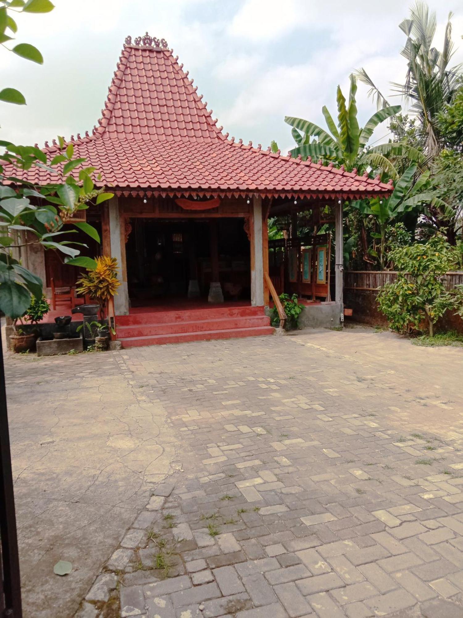 Hotel Rumah Ukhi Yogyakarta Exterior foto