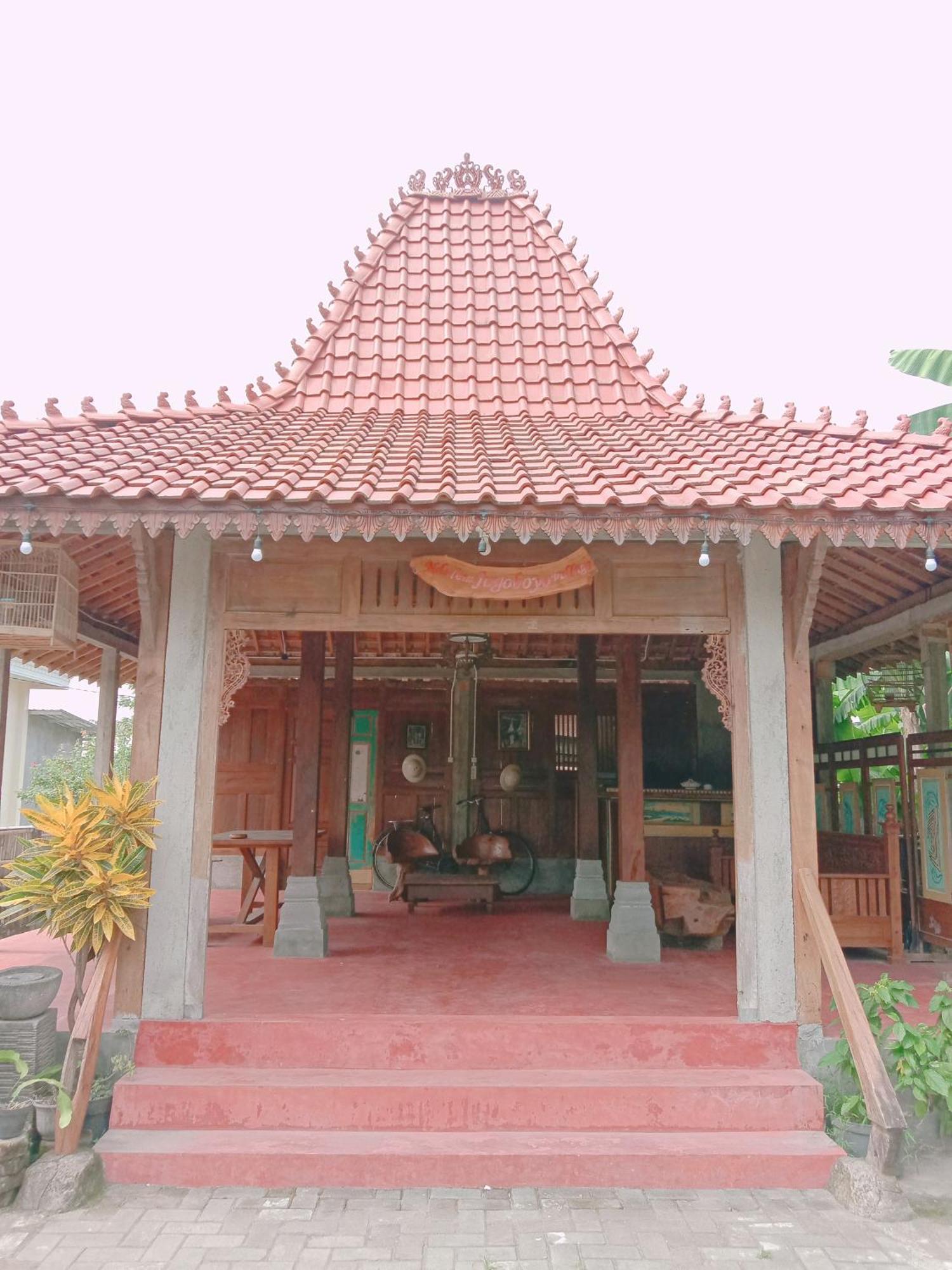 Hotel Rumah Ukhi Yogyakarta Exterior foto