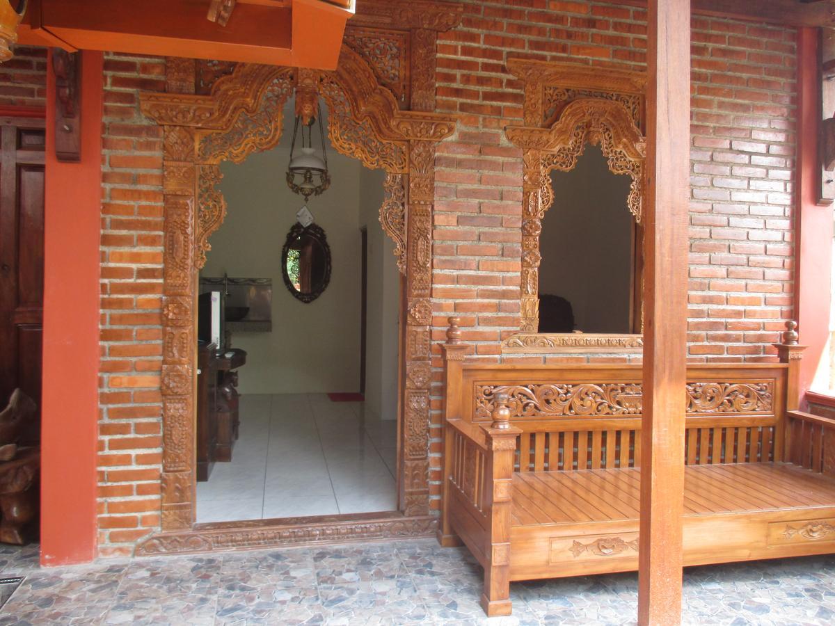 Hotel Rumah Ukhi Yogyakarta Exterior foto