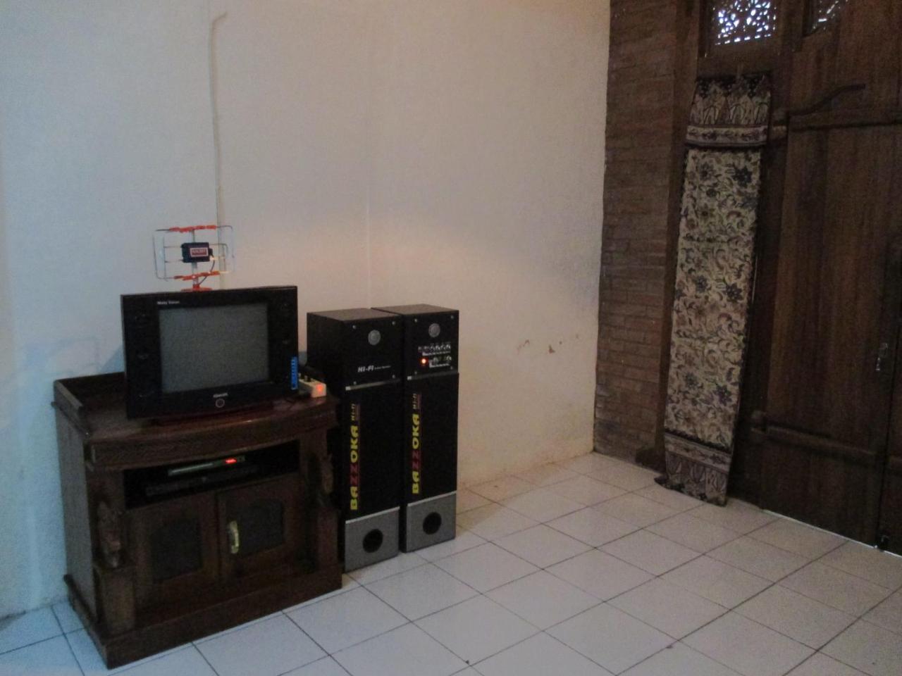 Rumah Ukhi Guest House Cebongan Exterior foto